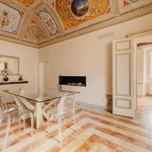  Apartment Sotto Gli Affreschi Del 1800 Con Colazione Inclusa Italy